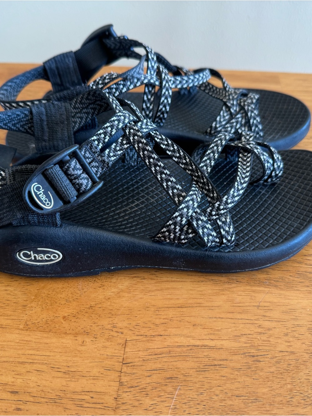Chaco Women’s Sz 6 ZX/2 Classic Sandals - Black and White
